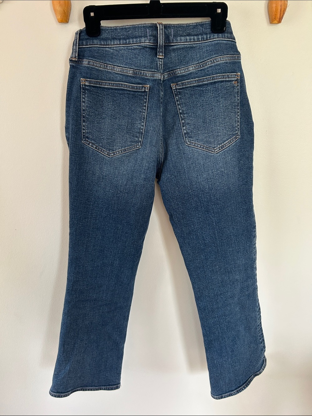 Madewell Women's Kick Out Cropped Jeans in Lenoir Wash - mid-rise - size 28 - Picture 6 of 9